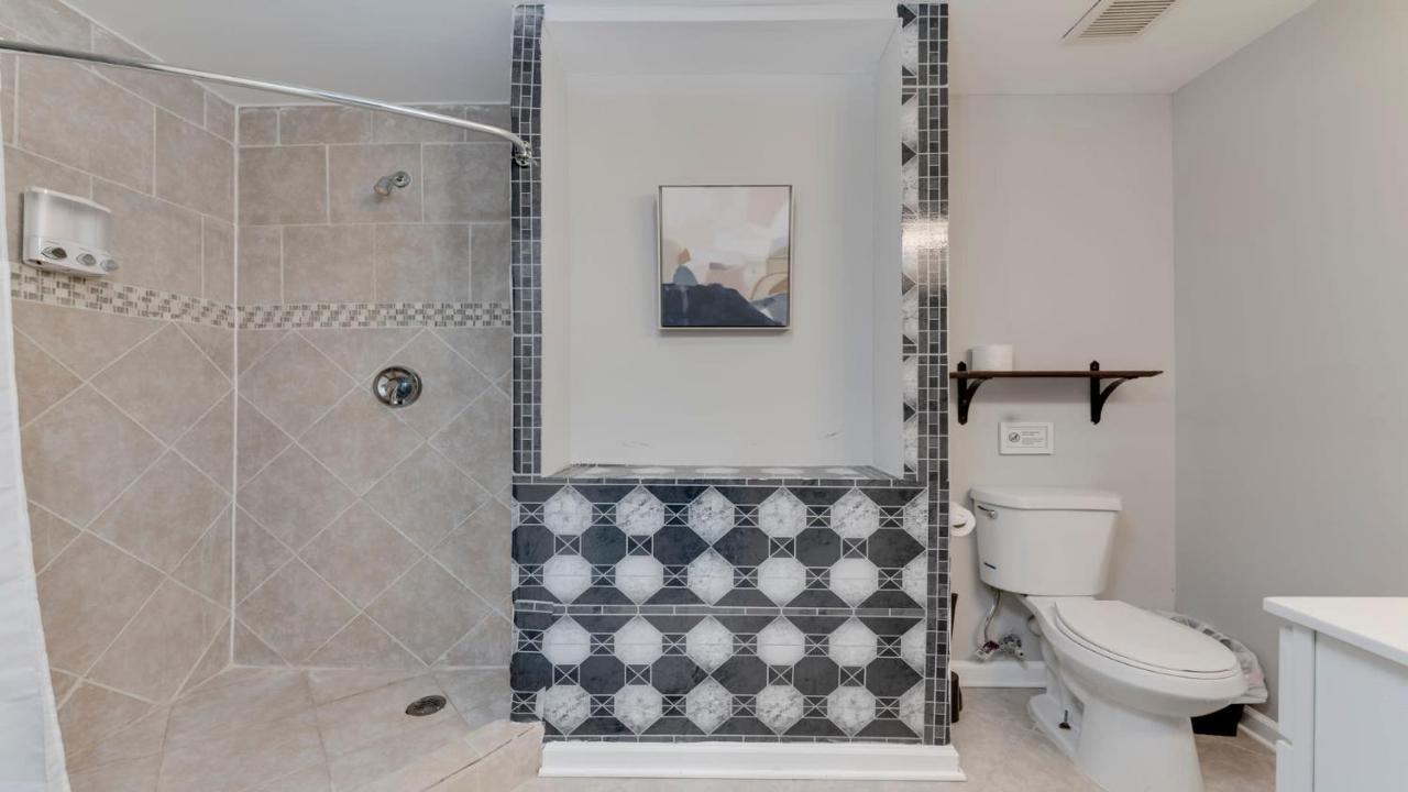 Stylish 3Br 3Ba Colonial House By Cozysuites Александрия Екстериор снимка